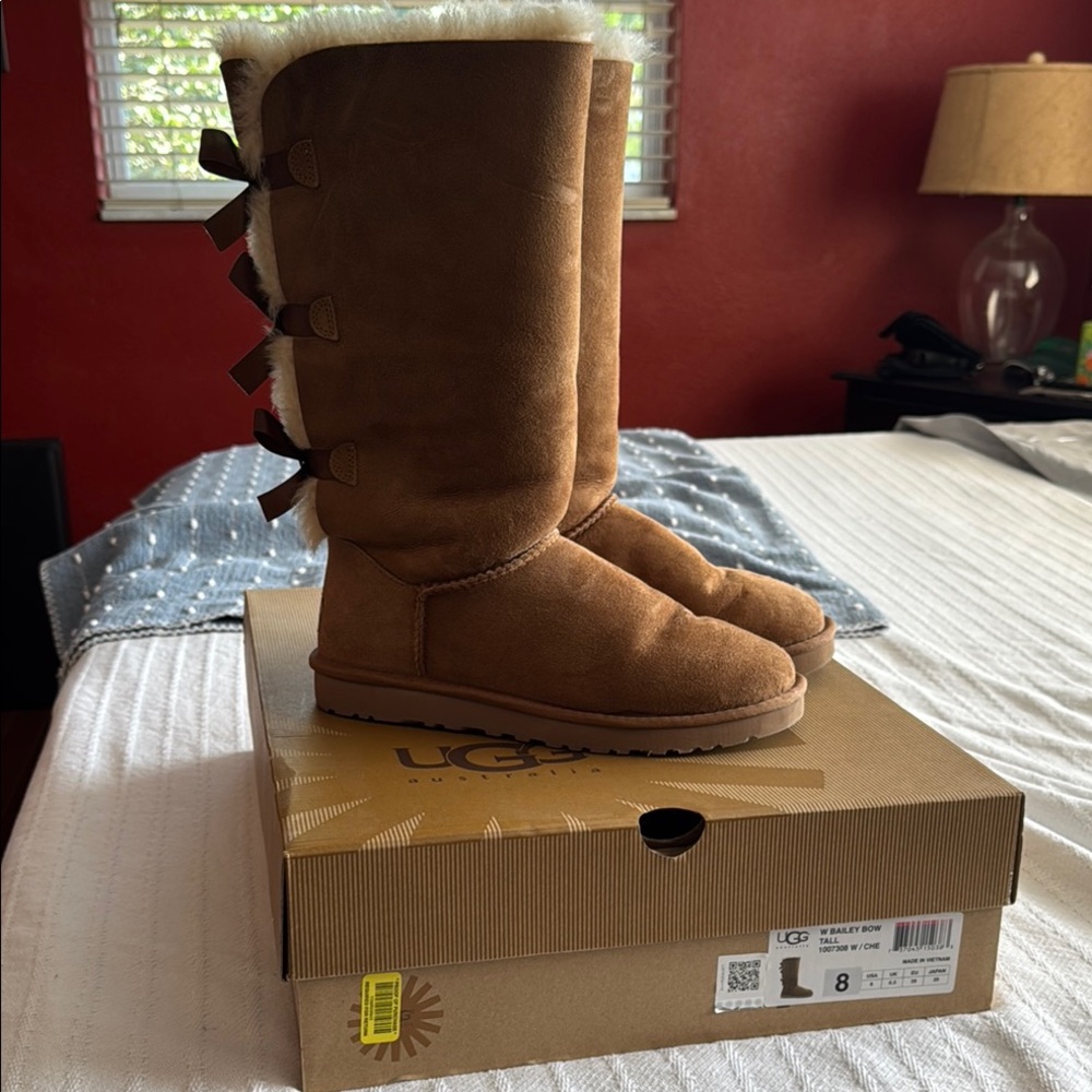 UGG W Bailey Bow Tall Chestnut Boots with Ribbon Accents